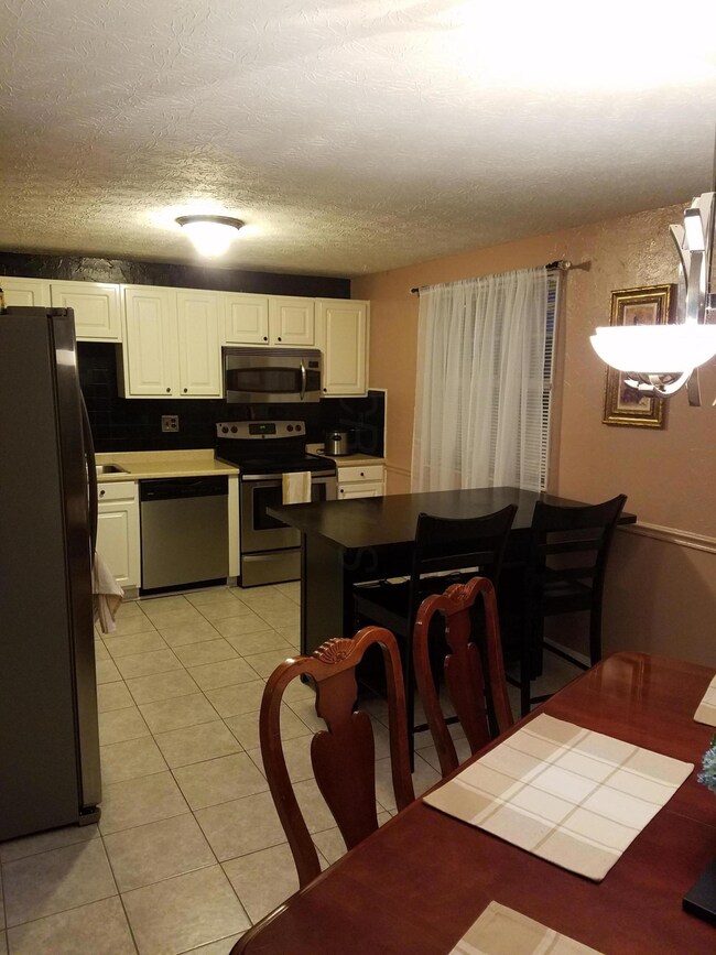 1224 Kriswood Ln, Columbus, OH 43228 - photo 7