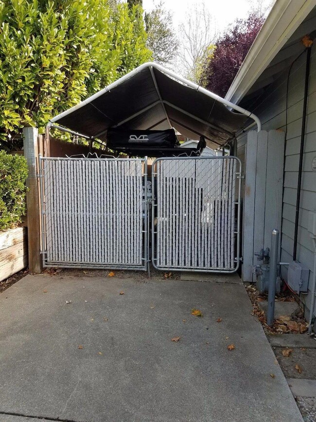 1501 NW Thompson Way, Grants Pass, OR 97526 - photo 7