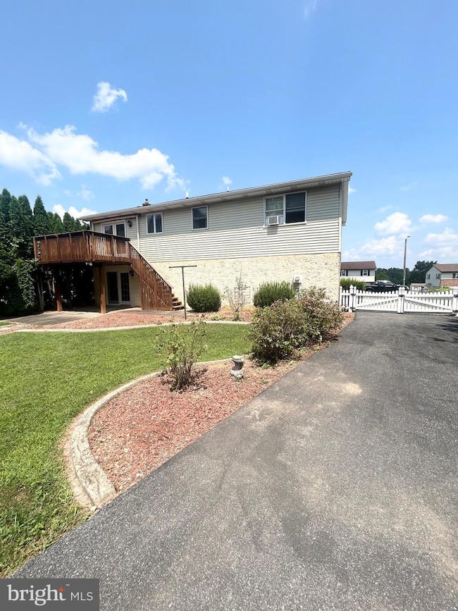 618 Lyman Ave, Womelsdorf, PA 19567 - photo 3