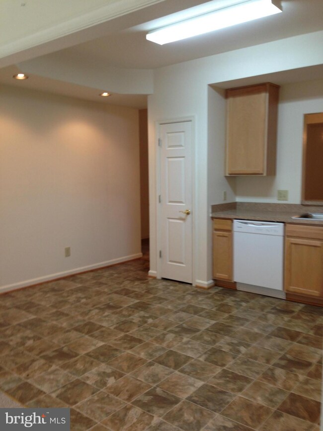 7102 Radford Dr, Fredericksburg, VA 22407 - photo 4