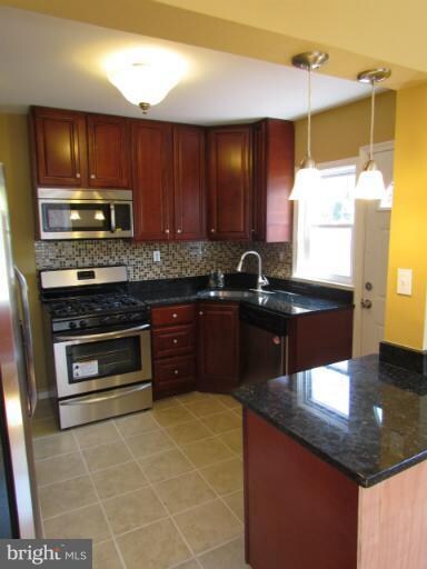 6205 Pioneer Dr, Baltimore, MD 21214 - photo 3