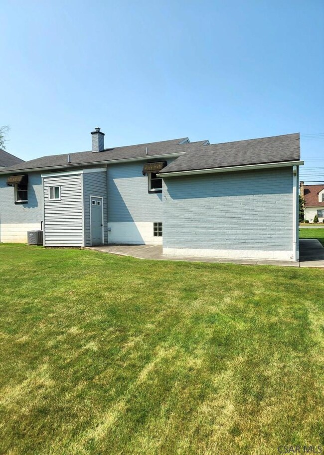 1054 Goucher St, Johnstown, PA 15905 - photo 3