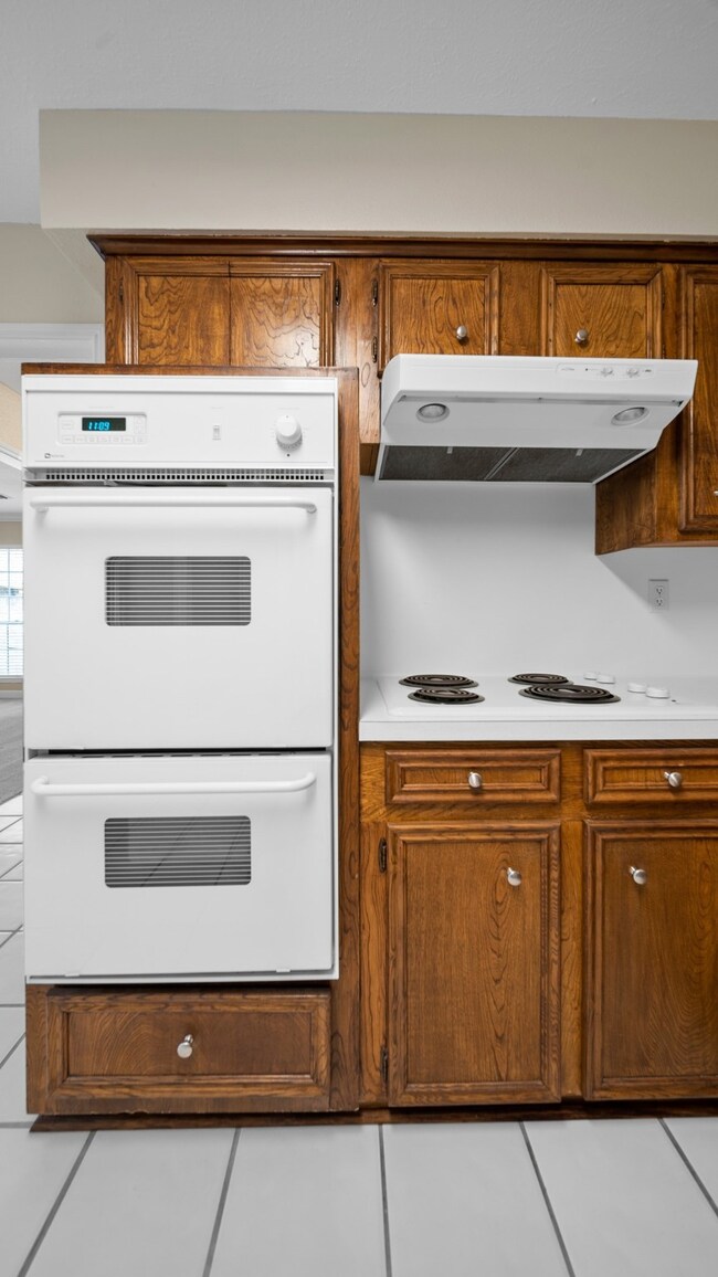 6 E Castle Harbour Dr unit 26, Friendswood, TX 77546 - photo 7