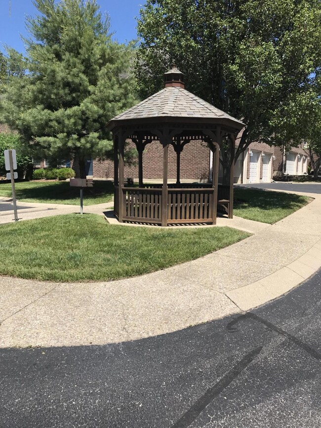 7901 Grand Cascade Dr unit 7203, Louisville, KY 40228 - photo 2