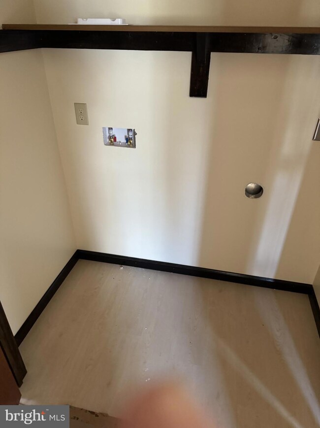 137 E Wall St, Charles Town, WV 25414 - photo 7