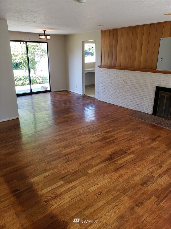 8213 218th St SW, Edmonds, WA 98026 - photo 4