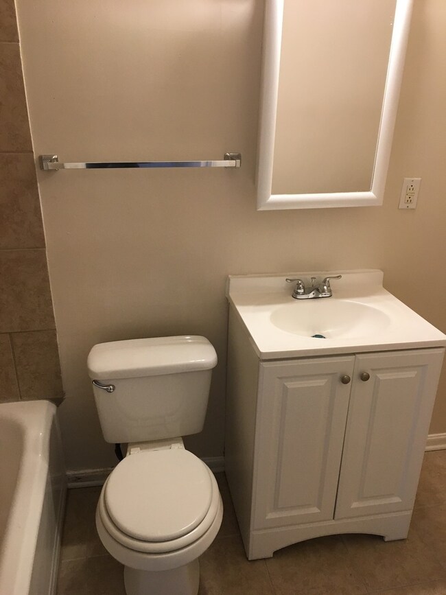 1415 Grand Ave unit L4, Waukegan, IL 60085 - photo 6