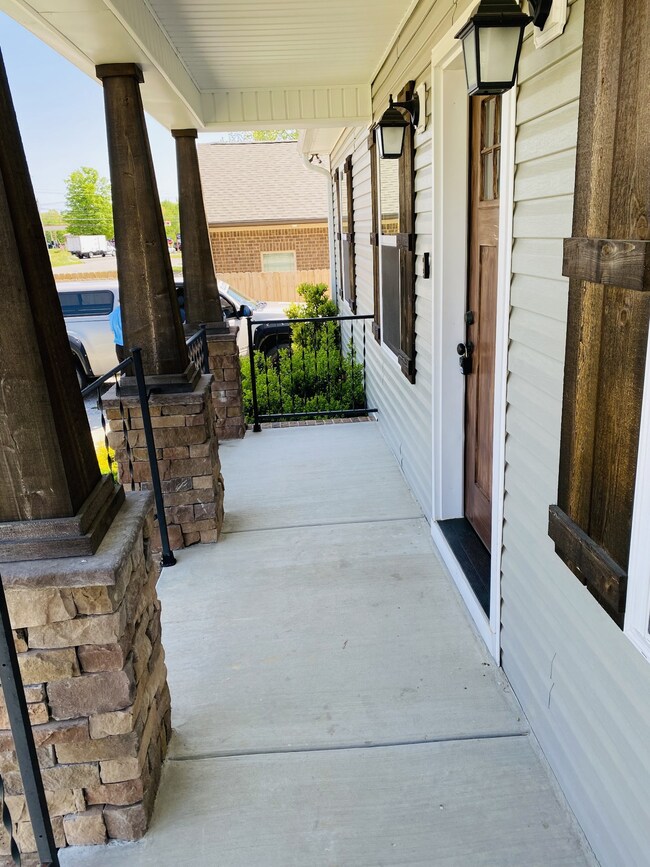 1052 Madison St, Manchester, TN 37355 - photo 6