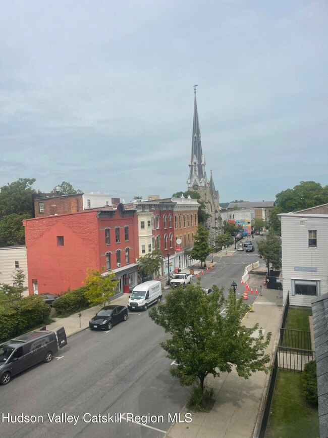 420 Warren St unit 3R, Hudson, NY 12534 - photo 6