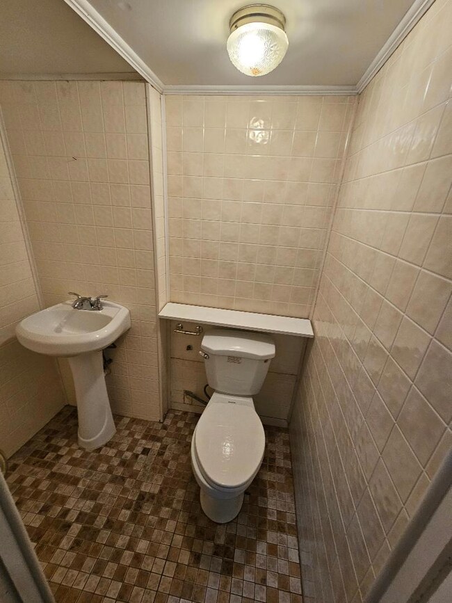 3206 85th St, East Elmhurst, NY 11370 - photo 6