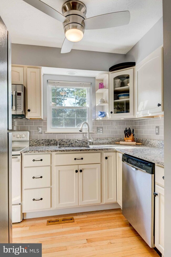 1697 Brimfield Cir, Sykesville, MD 21784 - photo 7