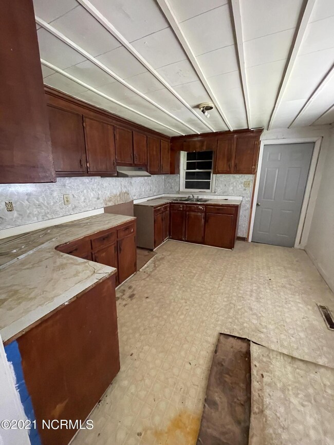 405 Country Club Rd, Jacksonville, NC 28546 - photo 6