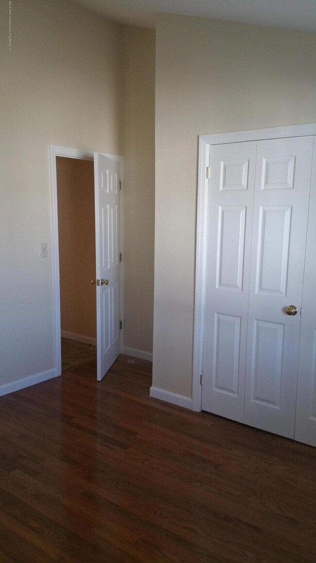 55 Skyline Dr, Staten Island, NY 10304 - photo 2