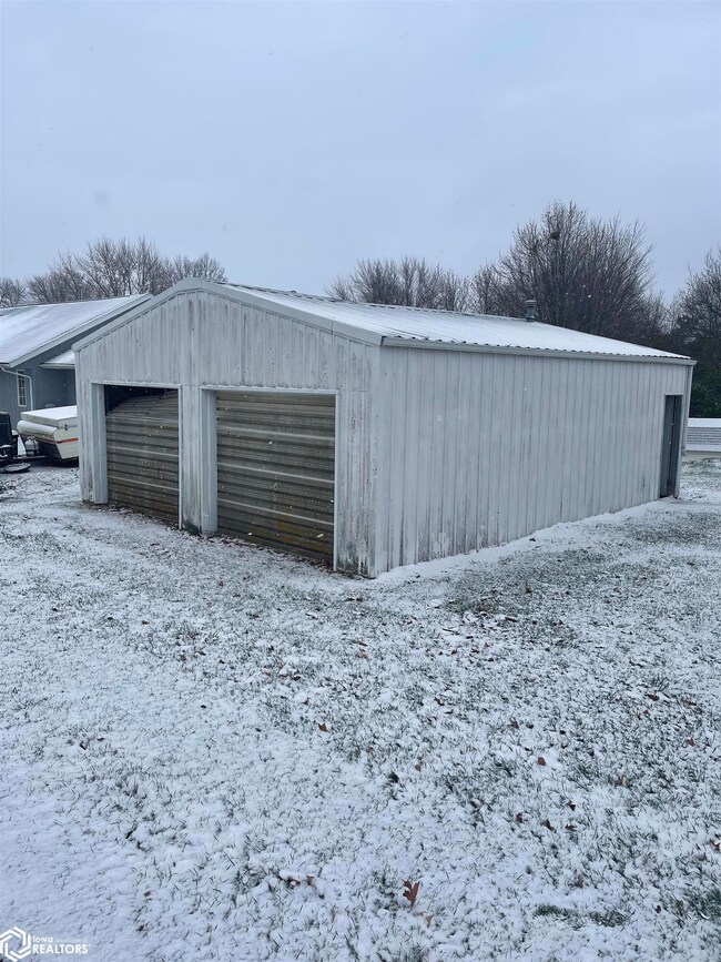 203 S Brooks St, Wayland, IA 52654 - photo 3