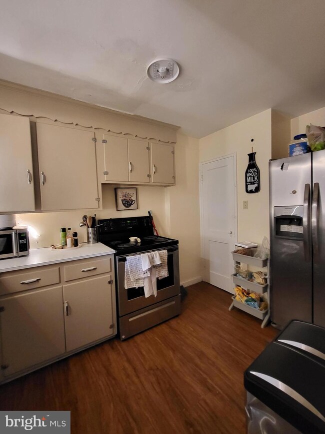 208 Sycamore Rd, Reading, PA 19611 - photo 5