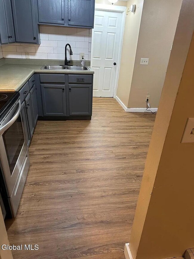 11 Myrtle Ave unit Basement, Albany, NY 12202 - photo 3