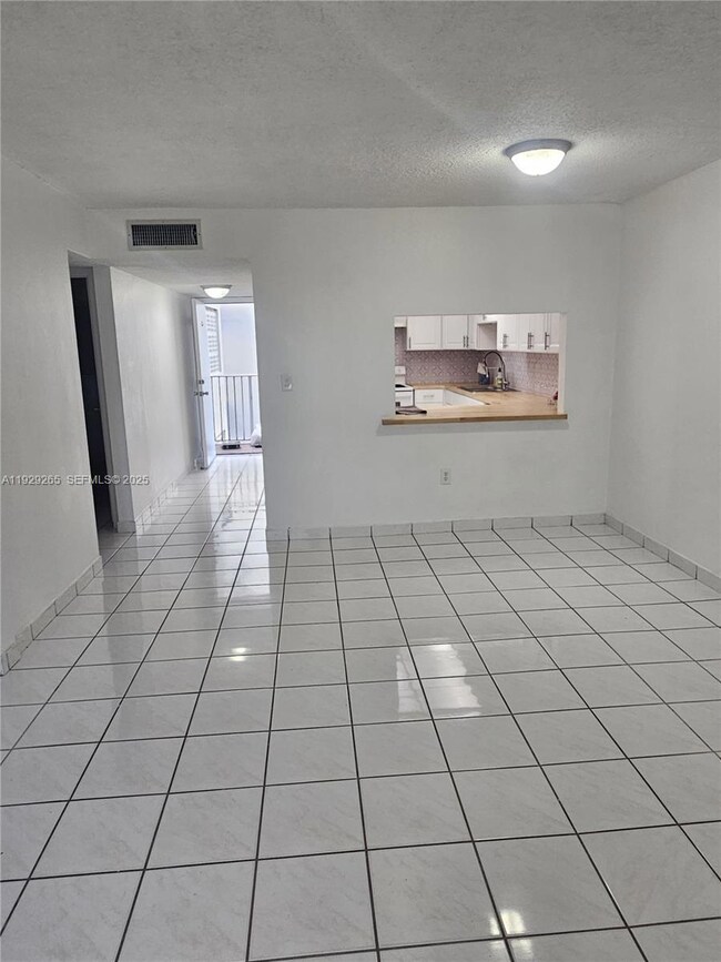 Samari Lake unit 2430, Hialeah, FL 33016 - photo 7