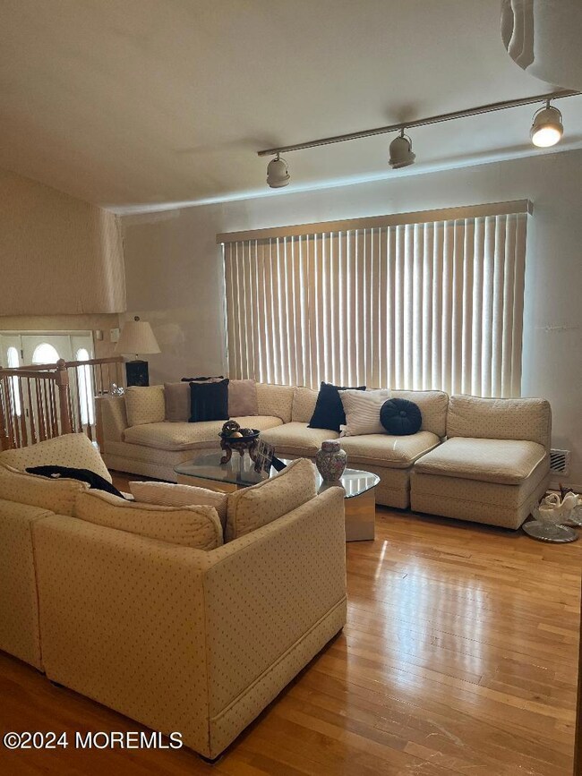 48 cindy living room 2