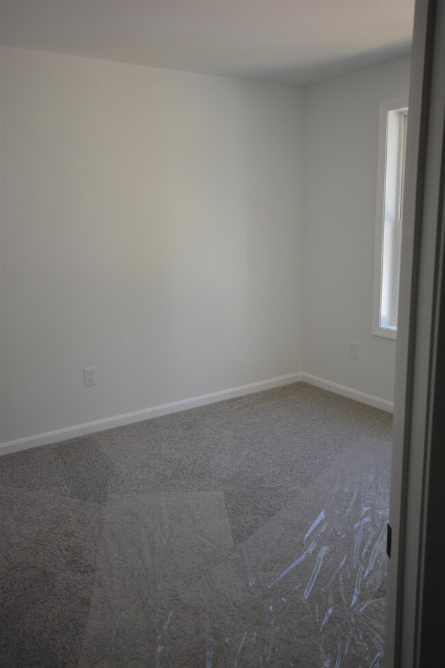 33 Andover Dr, Center Barnstead, NH 03225 - photo 5