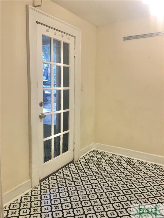 118 E Jones St unit Garden Unit, Savannah, GA 31401 - photo 3