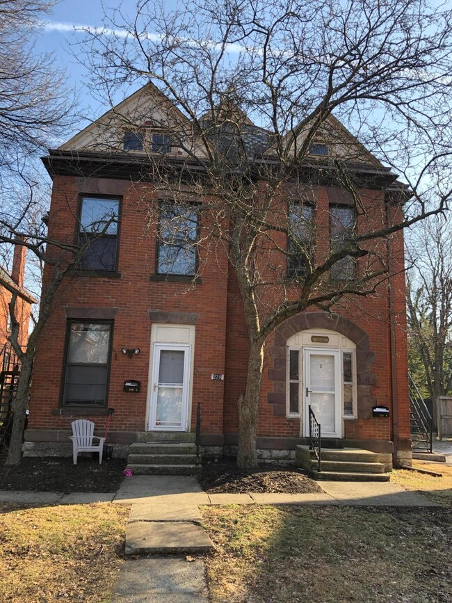 239 Wilber Ave unit 3, Columbus, OH 43215 - photo 2