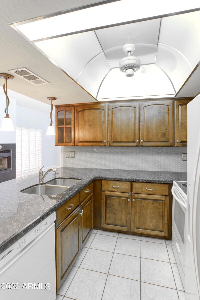 7810 S Kachina Dr, Tempe, AZ 85284 - photo 7