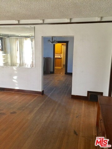 2302 Virginia Rd, Los Angeles, CA 90016 - photo 5