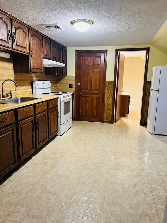 87 Noble St 2 Left unit 2L, Westfield, MA 01085 - photo 5