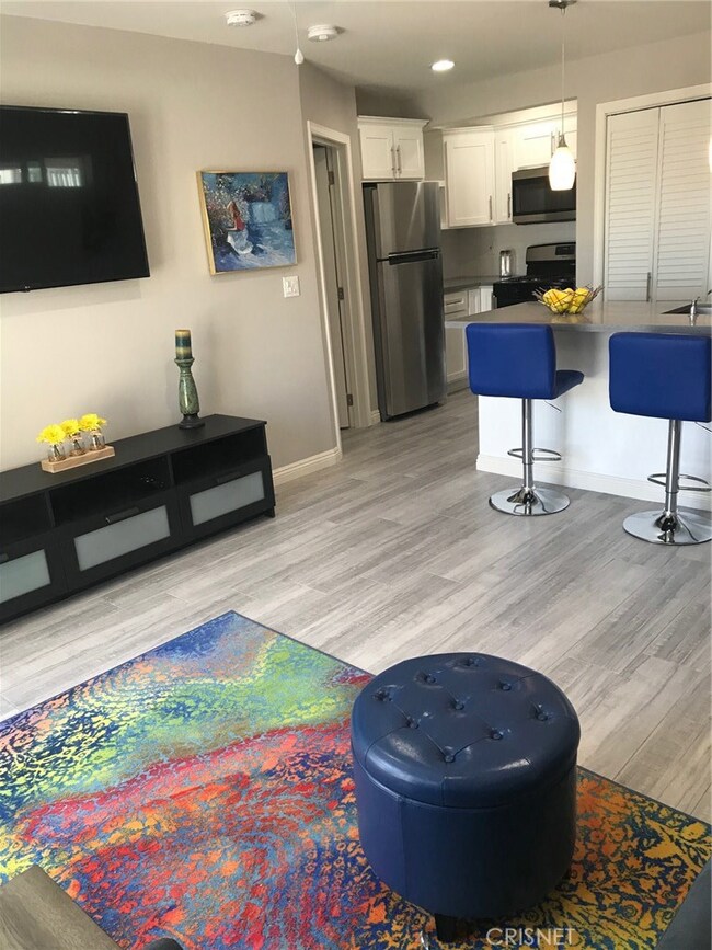 5131 Medina Rd, Woodland Hills, CA 91364 - photo 5