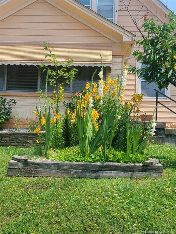 1318 Lincoln Ave, New Albany, IN 47150 - photo 2