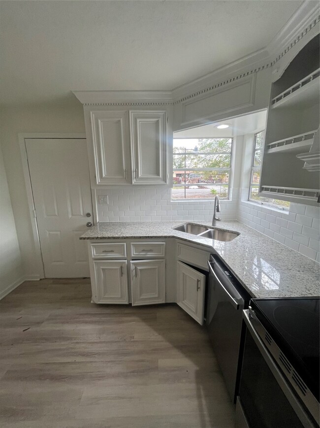 4626 Dewberry St, Houston, TX 77021 - photo 5