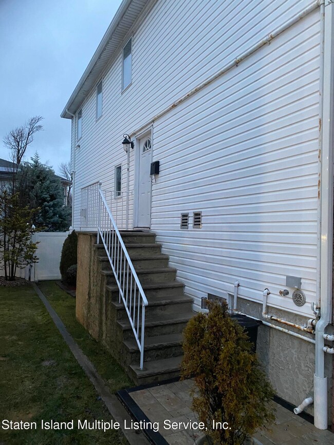 123 Edgegrove Ave unit Side, Staten Island, NY 10312 - photo 6