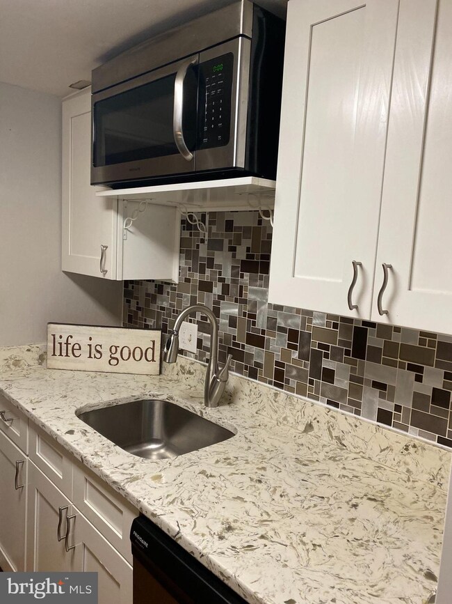 11643 Stoneview Square unit 2B, Reston, VA 20191 - photo 5