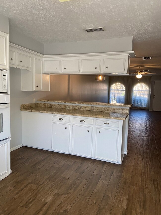 11445 Sabo Rd, Houston, TX 77089 - photo 3