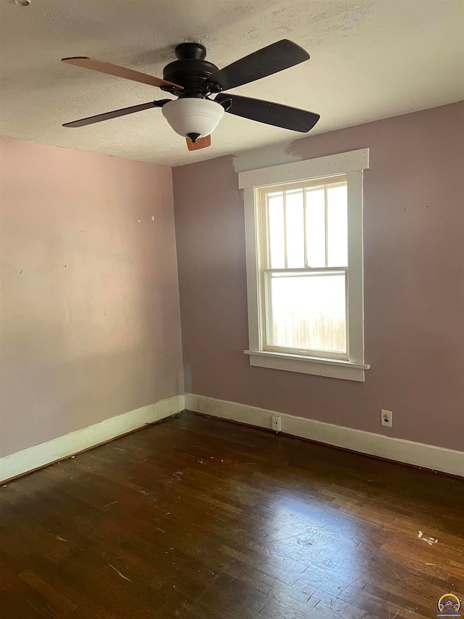 312 SW Elmwood Ave, Topeka, KS 66606 - photo 5