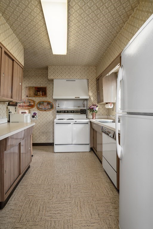 Hammond Park Condominiums unit 602, Chestnut Hill, MA 02467 - photo 6