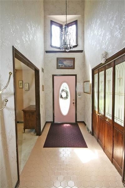 The entry is bathed in morning sun! The living roo