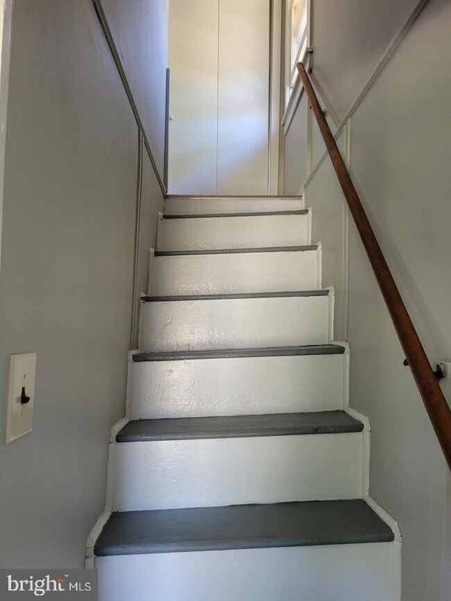 41 W Centre St unit B, Woodbury, NJ 08096 - photo 2