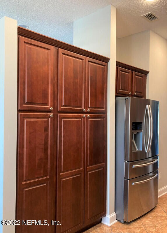 Kitchen_1jpg