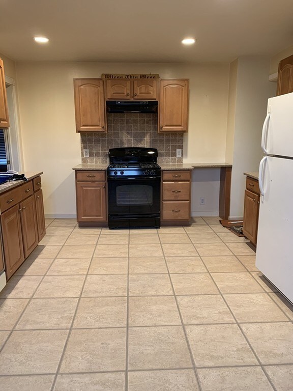 180 Lakehurst Ave unit 1, East Weymouth, MA 02189 - photo 7