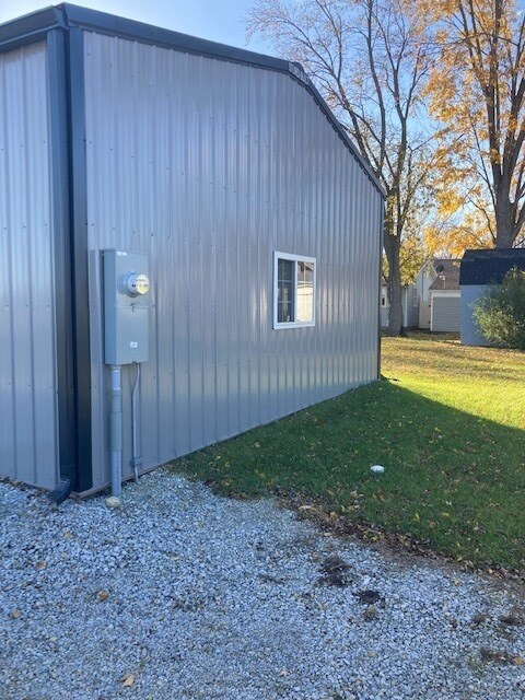 300 N Prairie St, Tuscola, IL 61953 - photo 4