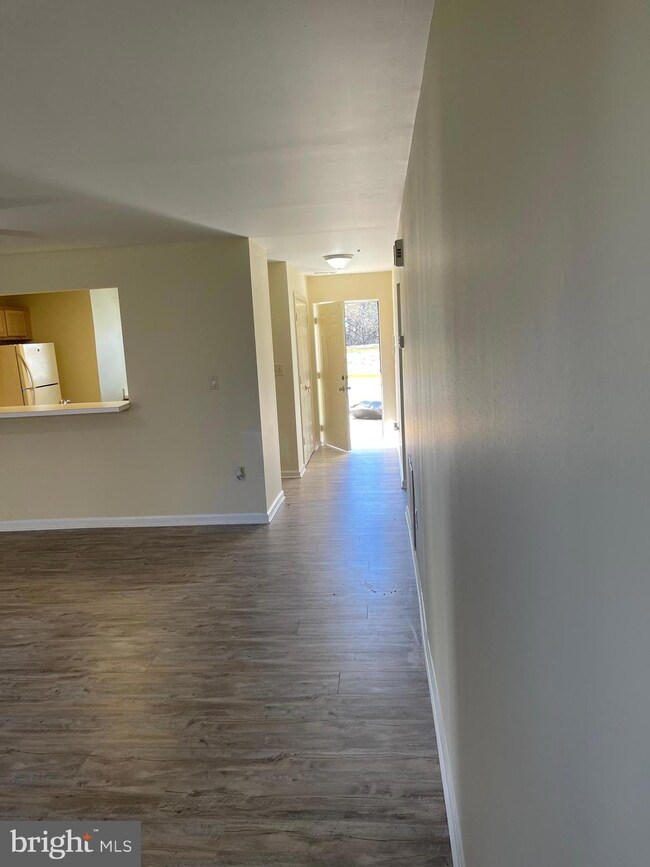 4146 Applegate Ct, Suitland, MD 20746 - photo 3