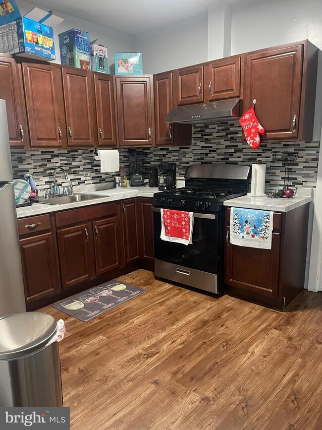 308 N 4th St, Reading, PA 19601 - photo 7