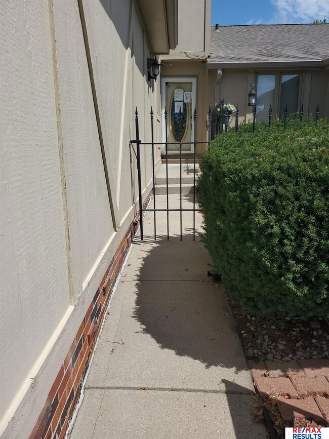 6041 Oak Hills Dr unit 3, Omaha, NE 68137 - photo 3