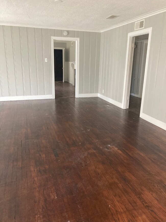 416 W Blum St, Alvin, TX 77511 - photo 3