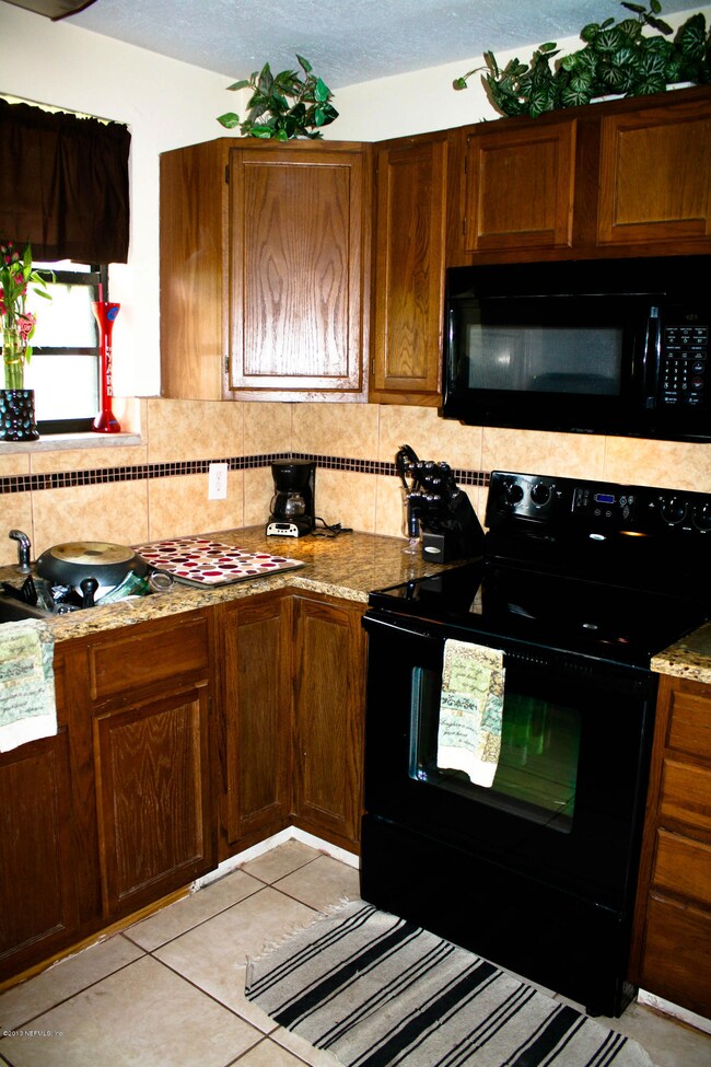 830 Nightingale Rd, Jacksonville, FL 32216 - photo 4