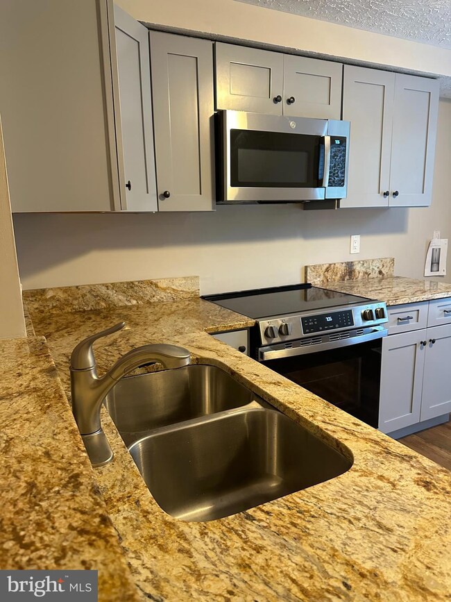 11050 Granby Ct, Reston, VA 20191 - photo 6