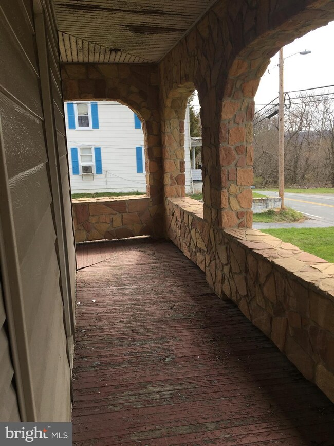 520 Knoxville Rd, Knoxville, MD 21758 - photo 7