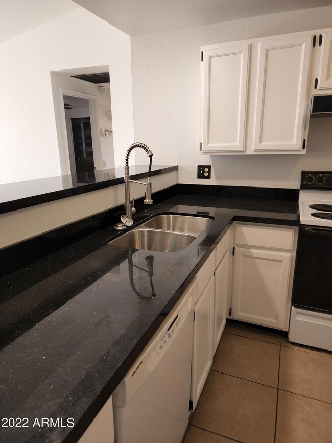 2124 N College Ct, Chandler, AZ 85224 - photo 5