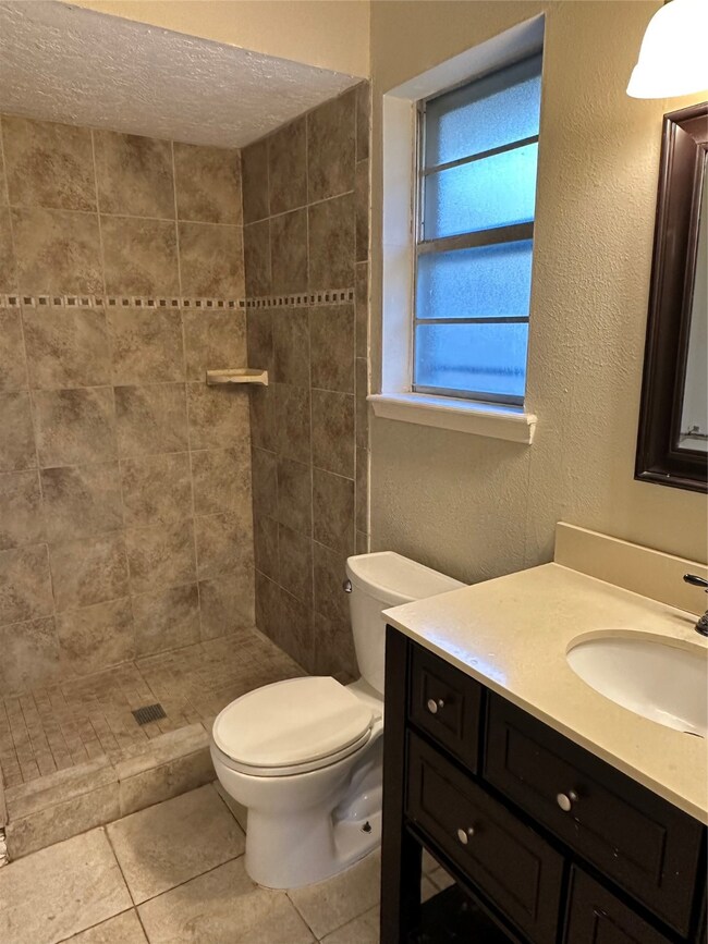 2610 Leichester Dr, Spring, TX 77386 - photo 6